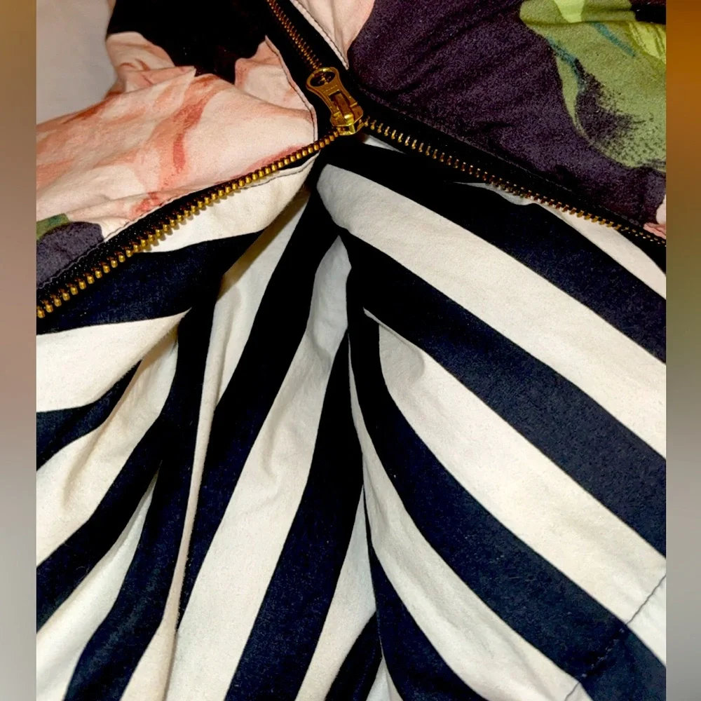 Pottery Barn Teen Emily Meritt Bed of Roses Black white stripe sleeping bag NEW - Picture 5 of 14